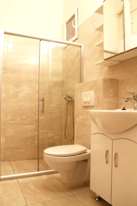 Renovated and furnished 5-bedroom apartment FOR SALE in district VII.