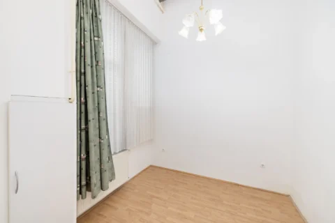 Classical, spacious one-bedroom apartment for SALE in downtown district V.