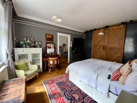 Spacious 4 Room Apartment for Rent in Damjanich street