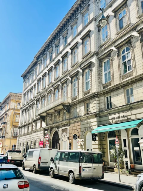 Classical, spacious one-bedroom apartment for SALE in downtown district V.