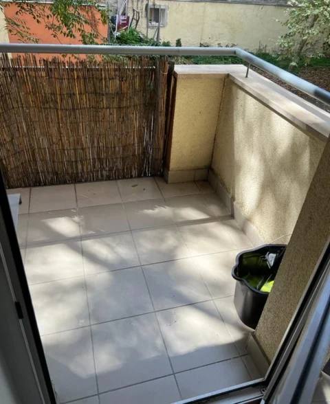 Modern garzonlakás privát garázzsal KIADÓ a VIII. kerületben 