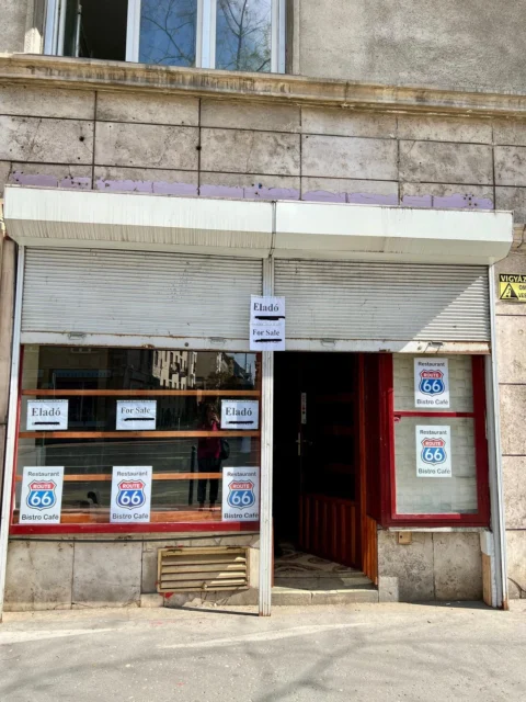 Étterem eladó minden berendezéssel az Üllői úton a Corvin közelében