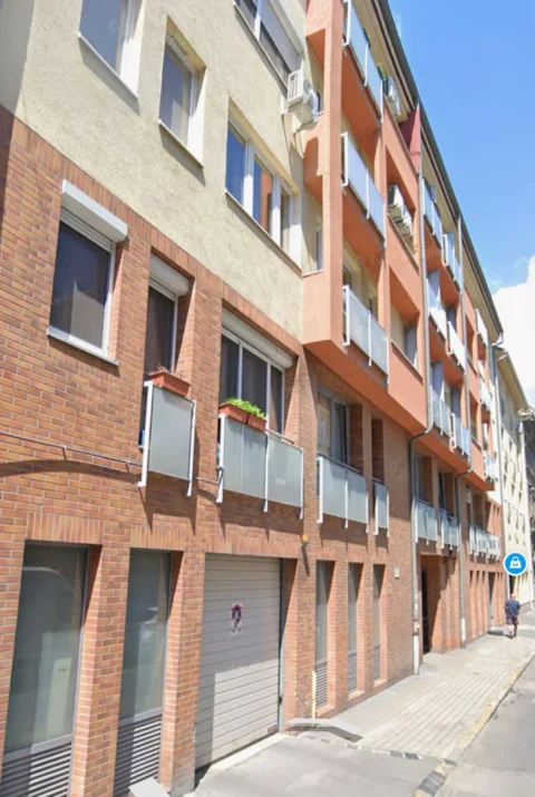 Modern garzonlakás privát garázzsal KIADÓ a VIII. kerületben 