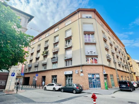 Bright One-bedroom Apartment for SALE in FUTÓ street – close to CORVIN Promenade