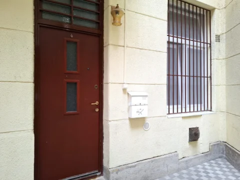 Furnished studio flat FOR SALE next to Orczy tér