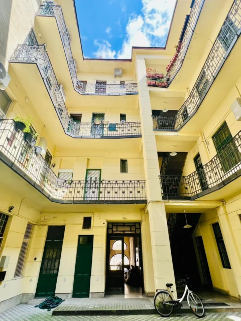 Furnished studio flat FOR SALE next to Orczy tér