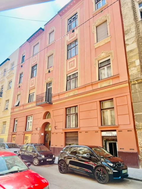 Furnished studio flat FOR SALE next to Orczy tér