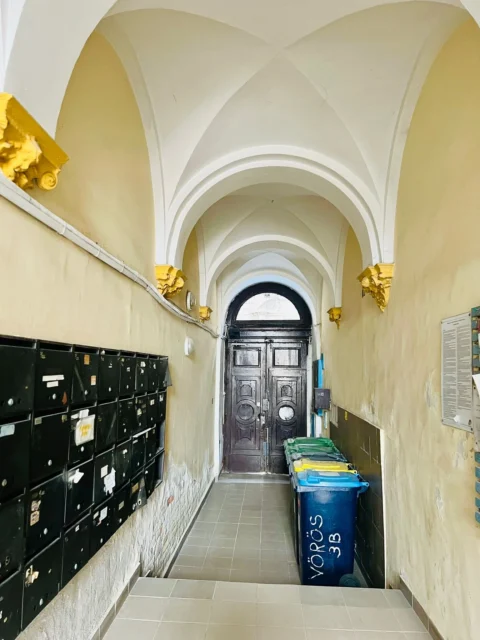 Furnished one-bedroom for SALE next to Wesselényi street