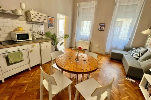 Furnished one-bedroom for SALE next to Wesselényi street