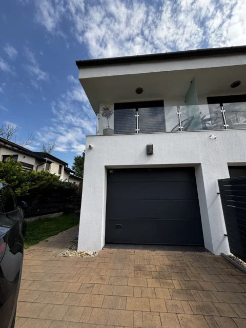 Luxus duplex ikerházfél tetőterasszal Szent-Imre kertvárosban