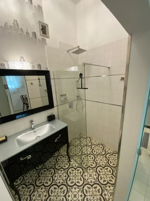 Stylish 2-Bedroom Apartment for Rent in Downtown – Papnövelde Street