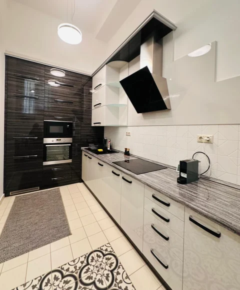 Stylish 2-Bedroom Apartment for Rent in Downtown – Papnövelde Street