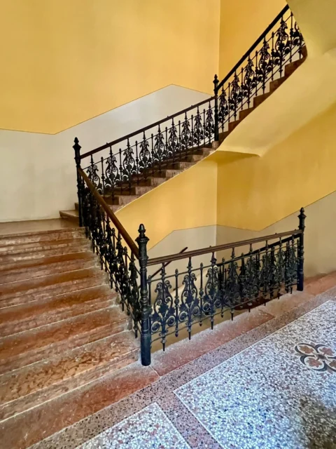  Stylish Renovated One-bedroom property FOR SALE with storage