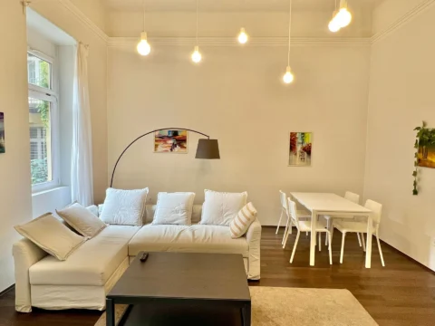 Stylish Renovated One-bedroom property FOR SALE with storage