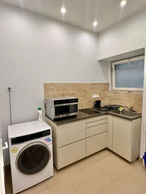  Stylish Renovated One-bedroom property FOR SALE with storage