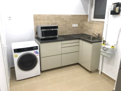  Stylish Renovated One-bedroom property FOR SALE with storage