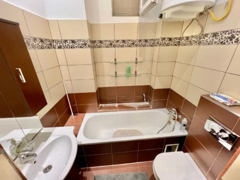  Stylish Renovated One-bedroom property FOR SALE with storage