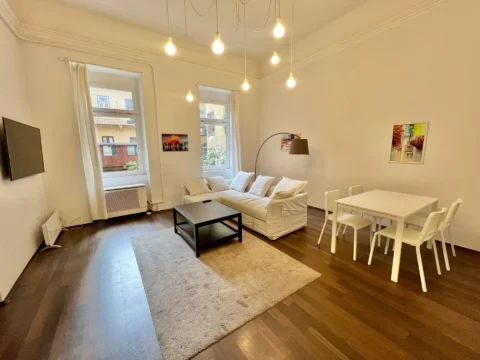  Stylish Renovated One-bedroom property FOR SALE with storage