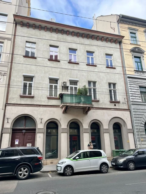  Stylish Renovated One-bedroom property FOR SALE with storage