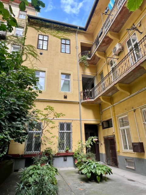  Stylish Renovated One-bedroom property FOR SALE with storage