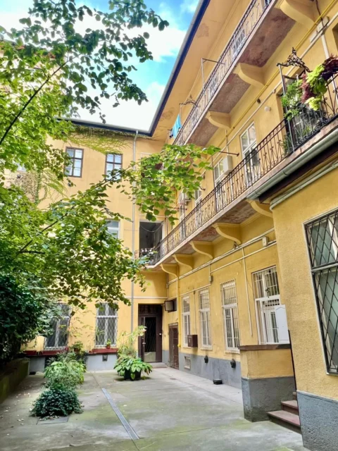  Stylish Renovated One-bedroom property FOR SALE with storage