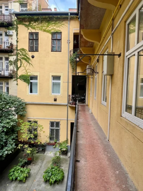  Stylish Renovated One-bedroom property FOR SALE with storage