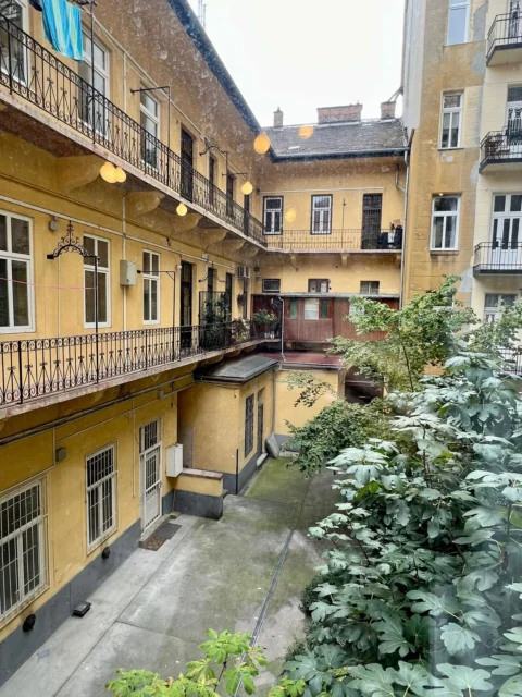  Stylish Renovated One-bedroom property FOR SALE with storage