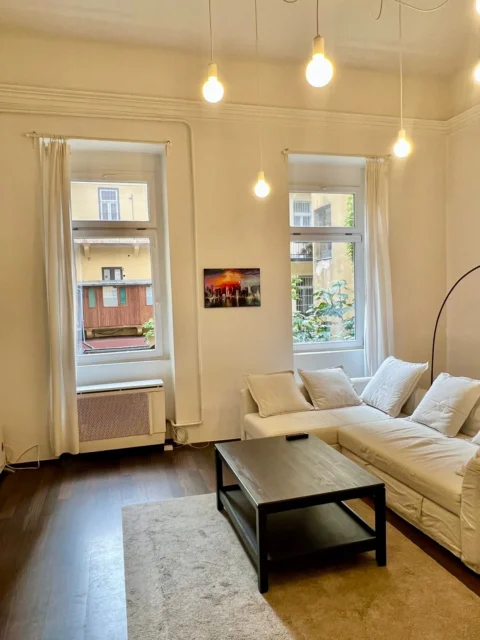  Stylish Renovated One-bedroom property FOR SALE with storage