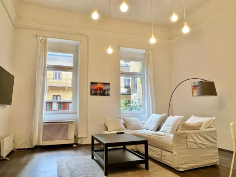  Stylish Renovated One-bedroom property FOR SALE with storage