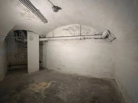 Commercial Property for Sale in Budapest next to Nagyvárad square