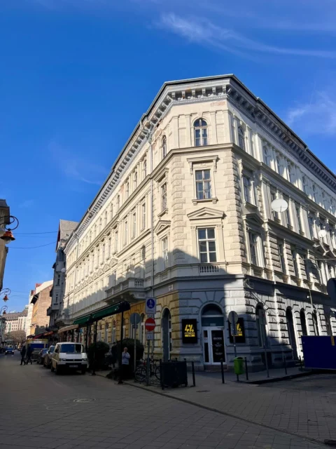 Stylish One-bedroom Apartment for Rent in Ráday street