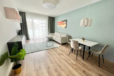 Új építésű, 2szobás lakás kiadó a Béke téren