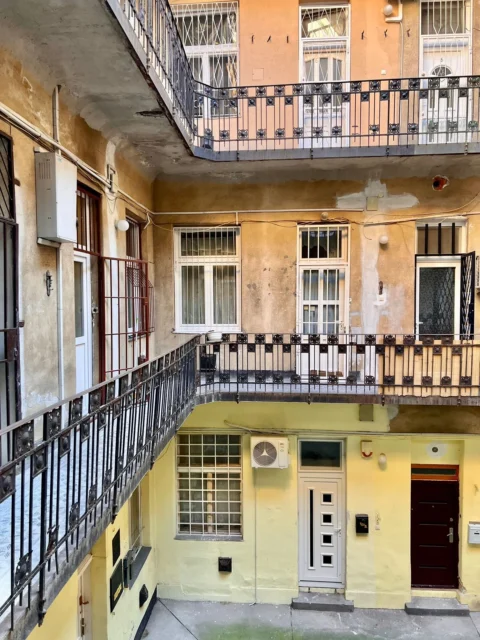 Cozy studio apartment for sale near Orczy tér