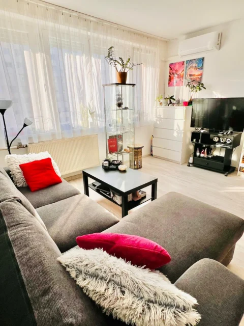 Renovated one-bedroom close to the Danube River