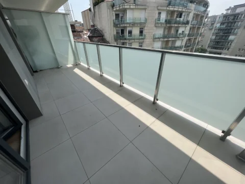 Új építésű, 2szobás lakás kiadó a Béke téren