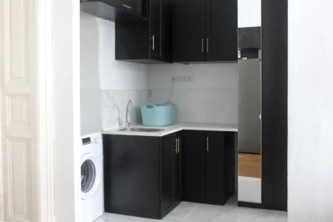 Fully Renovated 2 Bedroom 2 Bathroom Apartment for Rent in Rózsa street