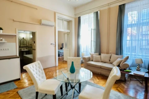 Renovated 2+1 Room Apartment for Rent on József blwrd