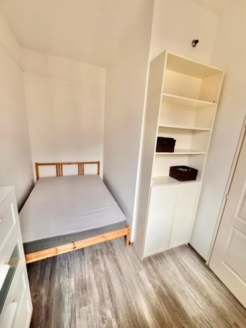 Renovated, very bright one-bedroom apartment for sale