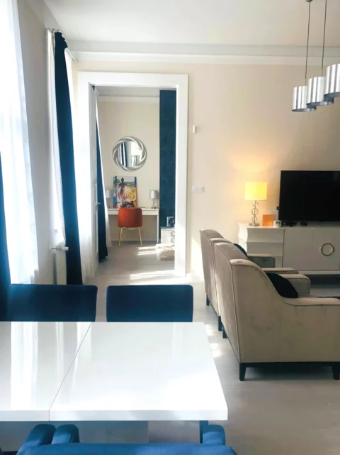 Rent in Székely Bertalan street -an Elegantly Renovated Premium Luxury Apartment with Italian Furniture in the Heart of the City