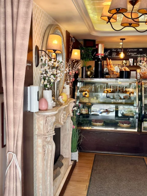 Renovated, very bright one-bedroom apartment for sale