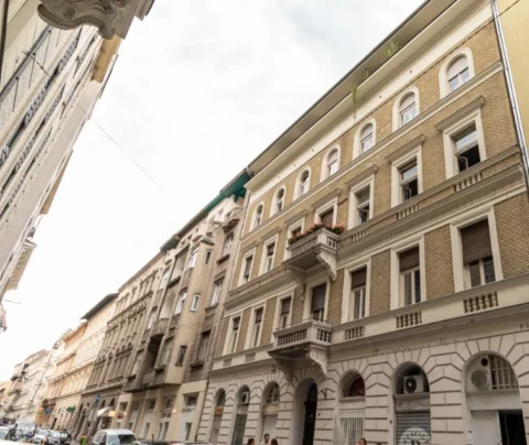 Rent in Ó Street – a Renovated Premium Apartment with Balcony in the Heart of the City