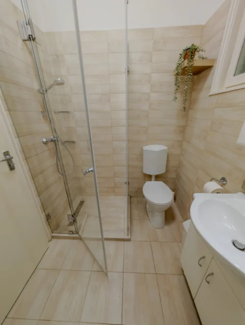 Renovated  Studio apartment for rent in Galamb street- close to Danube Bank