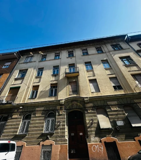 Rent in Székely Bertalan street -an Elegantly Renovated Premium Luxury Apartment with Italian Furniture in the Heart of the City