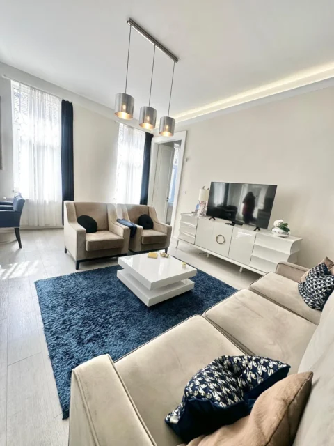 Rent in Székely Bertalan street -an Elegantly Renovated Premium Luxury Apartment with Italian Furniture in the Heart of the City