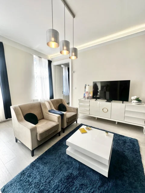 Rent in Székely Bertalan street -an Elegantly Renovated Premium Luxury Apartment with Italian Furniture in the Heart of the City