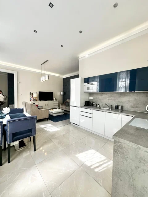 Rent in Székely Bertalan street -an Elegantly Renovated Premium Luxury Apartment with Italian Furniture in the Heart of the City