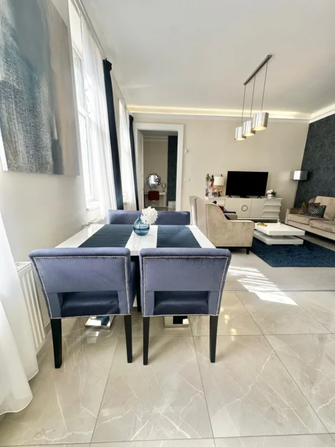 Rent in Székely Bertalan street -an Elegantly Renovated Premium Luxury Apartment with Italian Furniture in the Heart of the City