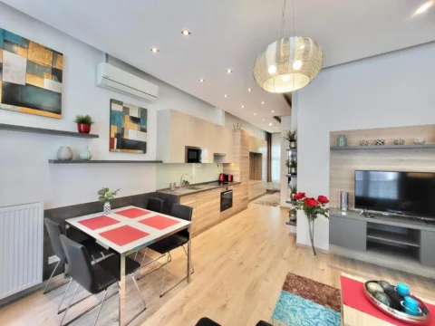 Rent in Ó Street – a Renovated Premium Apartment with Balcony in the Heart of the City