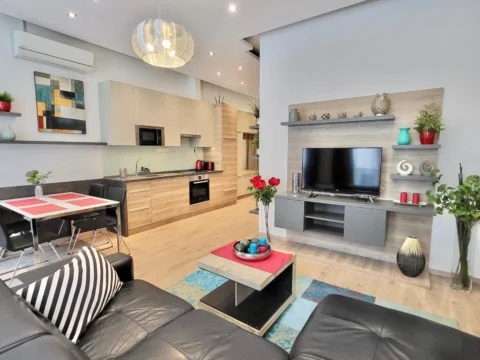 Rent in Ó Street – a Renovated Premium Apartment with Balcony in the Heart of the City