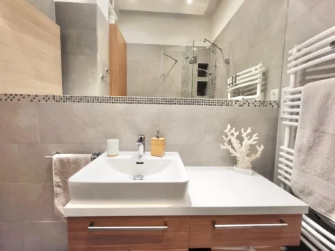 Rent in Ó Street – a Renovated Premium Apartment with Balcony in the Heart of the City